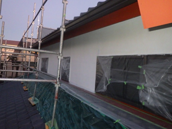 ２階外壁面の下塗り終了です