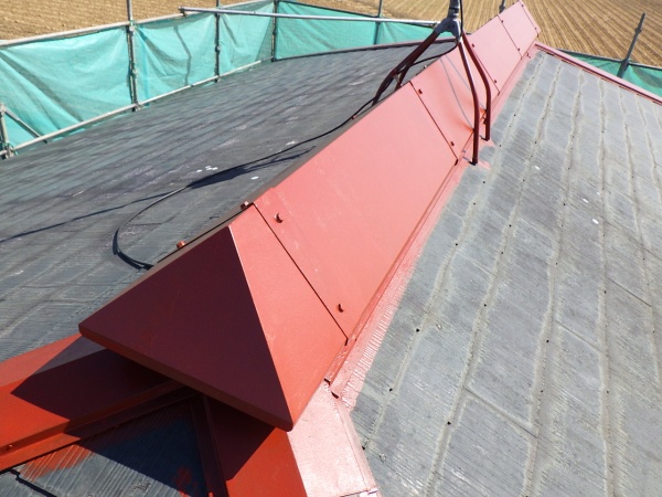 棟板金の錆止め塗装終了です