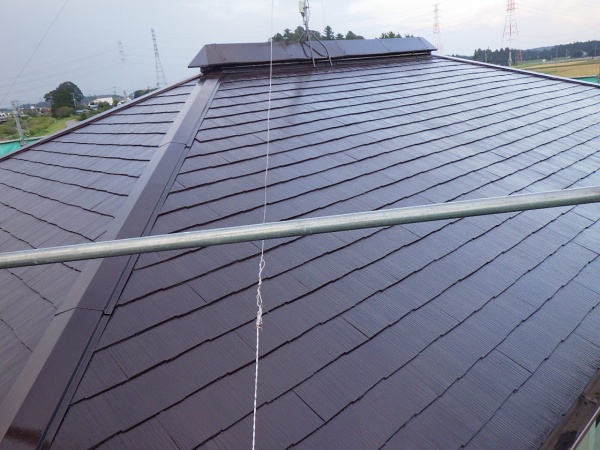 スレート屋根の中塗り終了です