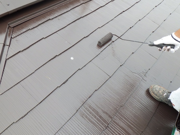 大屋根の上塗り塗装中です