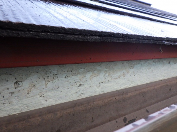 軒先水切りの錆止め終了です