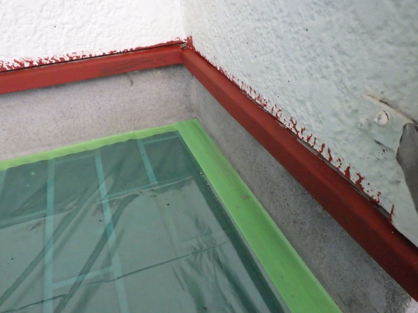 土台水切りの錆止め終了です