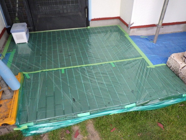 玄関土間養生が終了しました