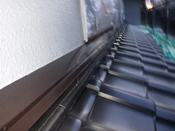 壁水切の中塗りが終了しました