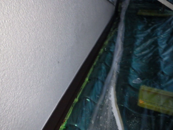 壁水切の中塗りが終了しました