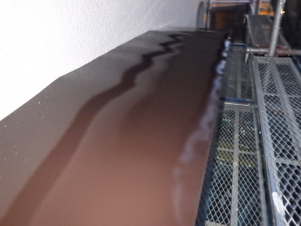 霧よけ天板の上塗りが終了しました