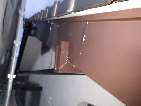 破風板金の上塗りが終了しました