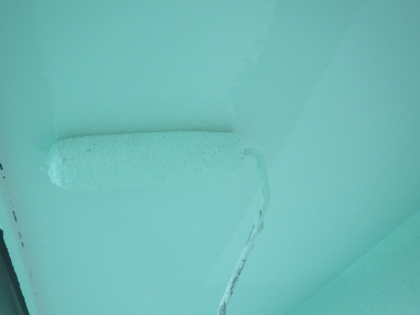 １階外壁の下塗り中です