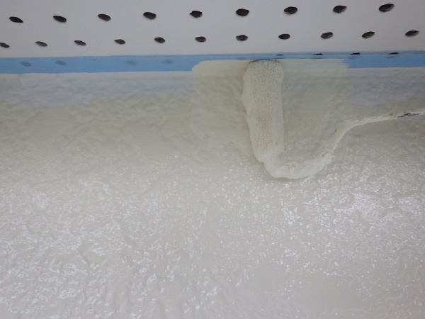 軒天との取り合い塗装中です