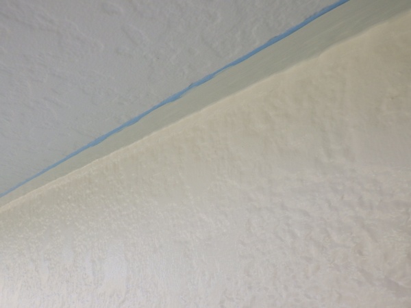 軒天との取り合い塗装終了です