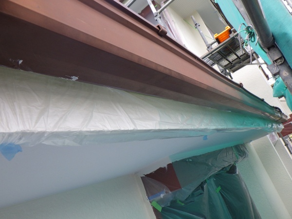 軒樋塗装用の養生をしました