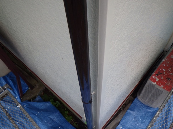 縦樋塗装１回目終了です