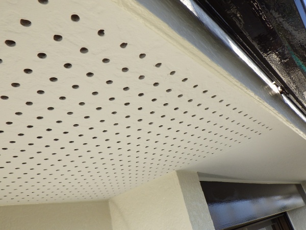 軒天塗装の完工です