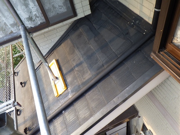 洗浄後の下屋根の状態です