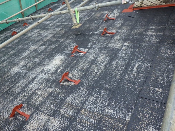 大屋根板金部の下塗りが終了しました