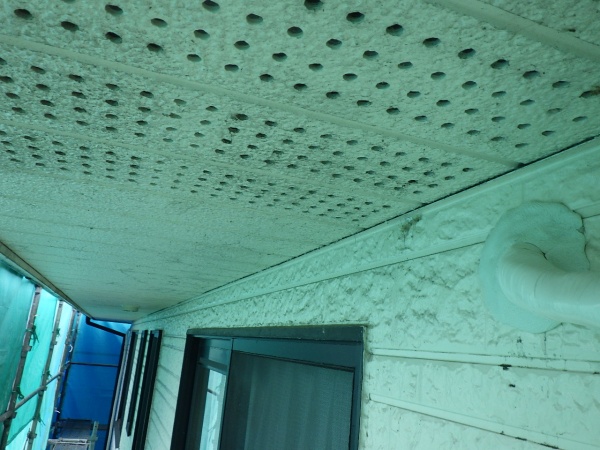 施工前の軒天状態です