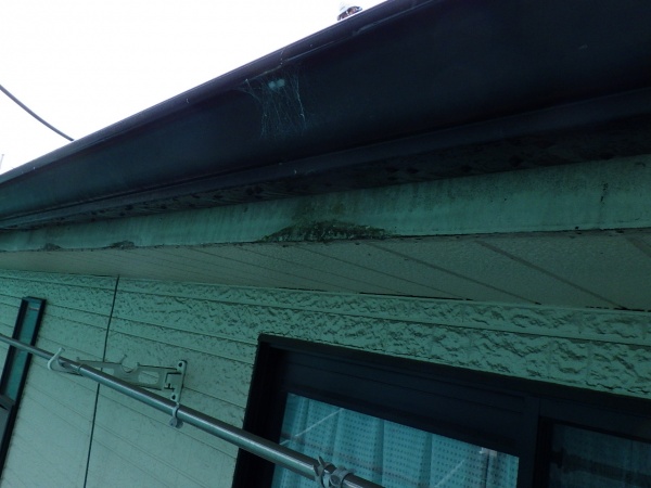 施工前の軒樋と破風状態です