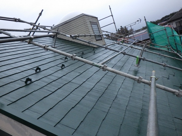 スレート屋根の中塗り終了です