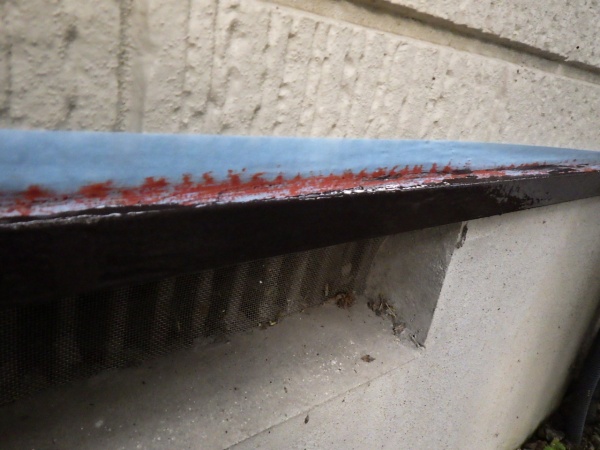 土台水切りの中塗り終了です