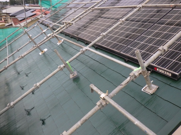 大屋根の上塗りローラー塗装終了です