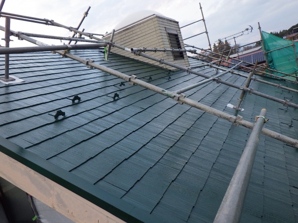 大屋根の上塗りローラー塗装終了です