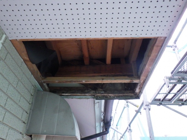 軒天材を撤去しました