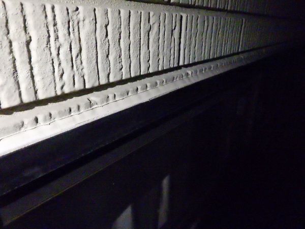 サッシ廻りのシーリング打ち増しが終了しました