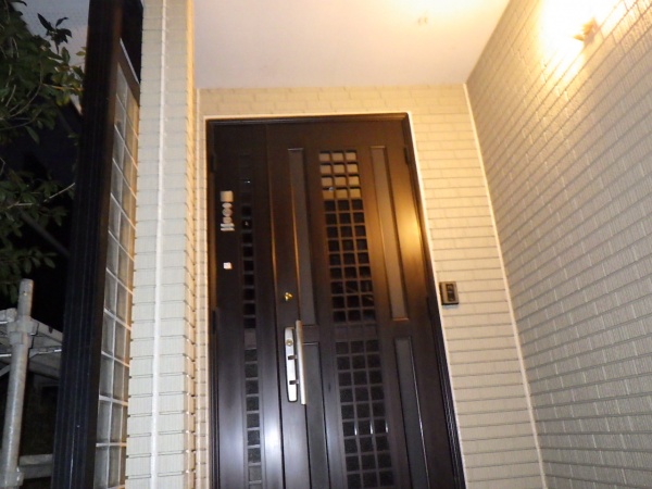 玄関周りの目地打ち替えが終了しました