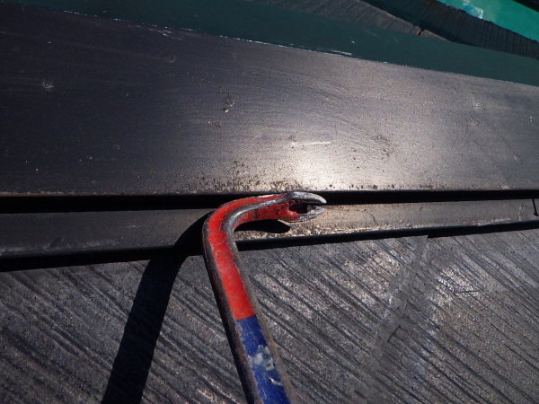 棟板金の撤去中です