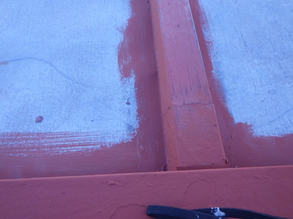 錆止め刷毛塗装中です