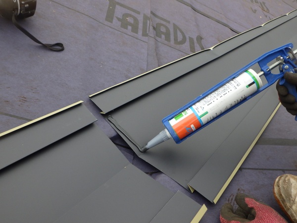 谷樋を繋ぎました