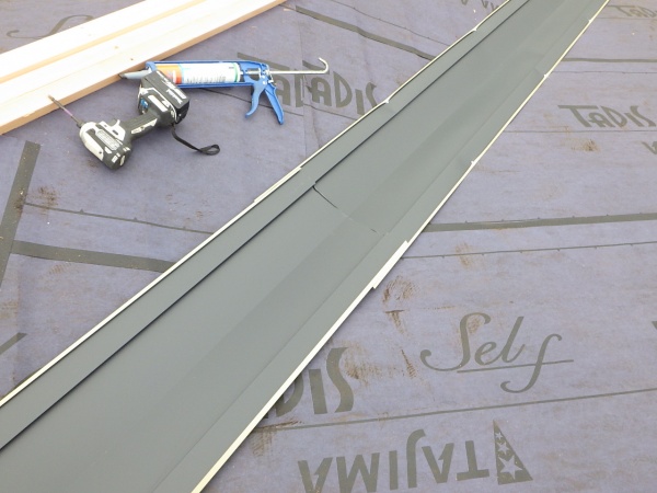 谷樋を繋ぎました