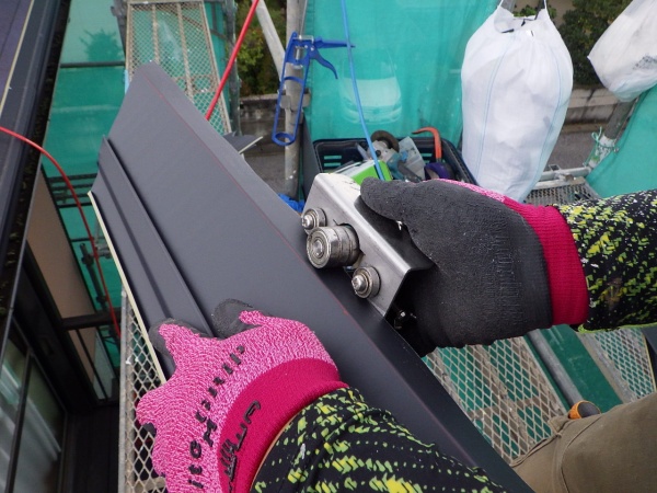 ルーフの加工中です