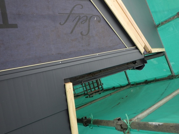 ルーフの加工取り付けです