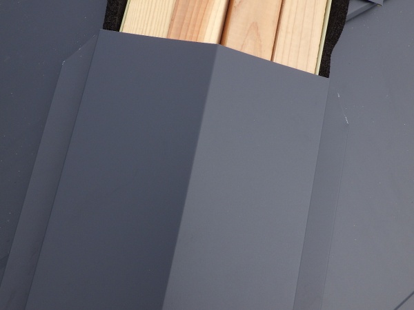 棟板金を加工しました