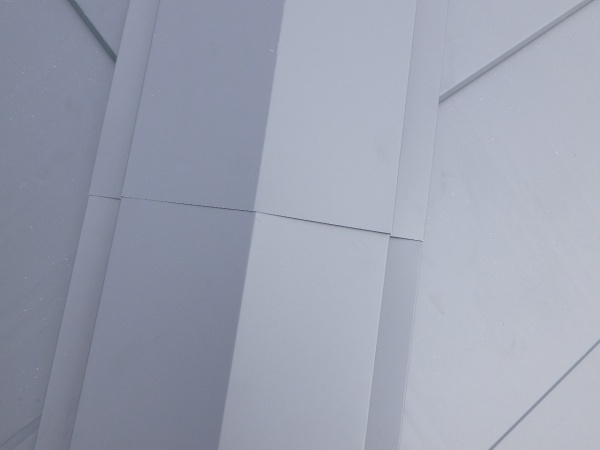 棟板金を繋ぎました