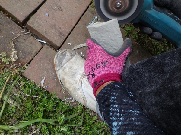 外壁出隅カバー補修です