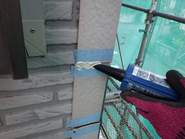 外壁出隅カバー補修です