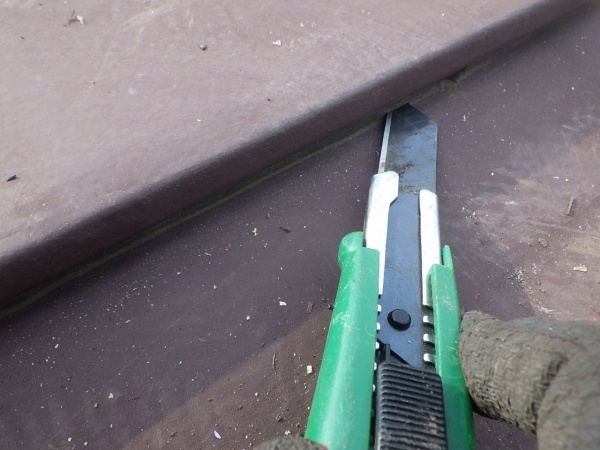 ルーフのシーリングカット中です