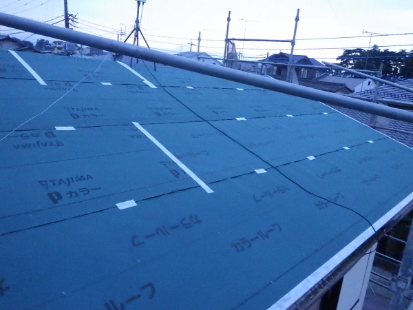 ルーフィングを固定しました