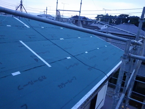 ルーフィングを固定しました