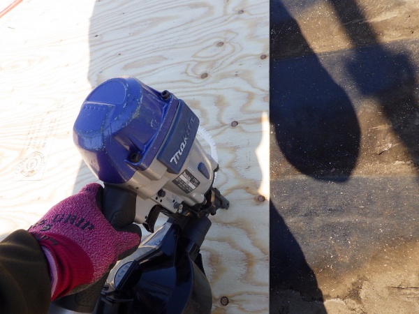 野地板の取り付け中です