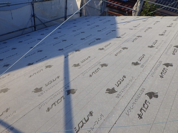 ルーフィングの貼り付け終了です