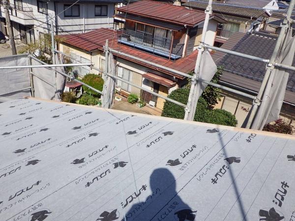 棟板金下地の取り付け終了です