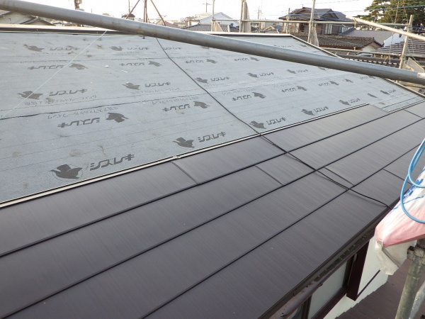 軒先違いまで貼り終わりました