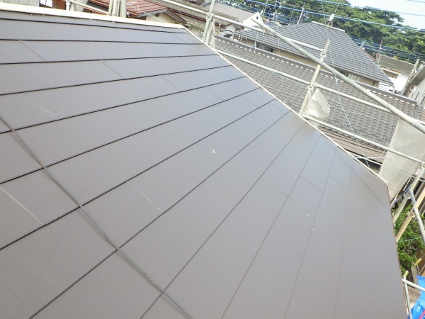 西面ルーフ貼り付け終了です