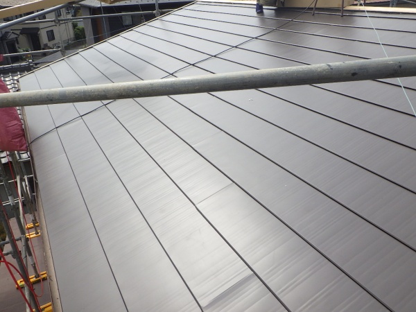 西面ルーフ貼り付け終了です