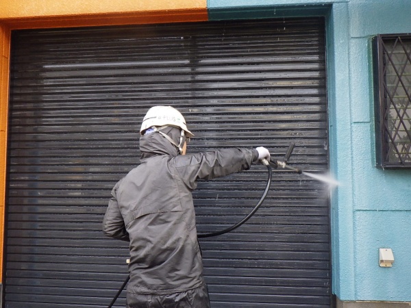 高圧洗浄中です