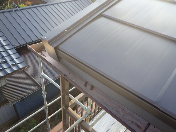 ケラバ包み板金の取り付け終了です