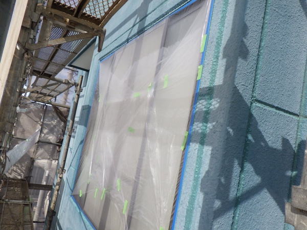窓周りの養生終了です